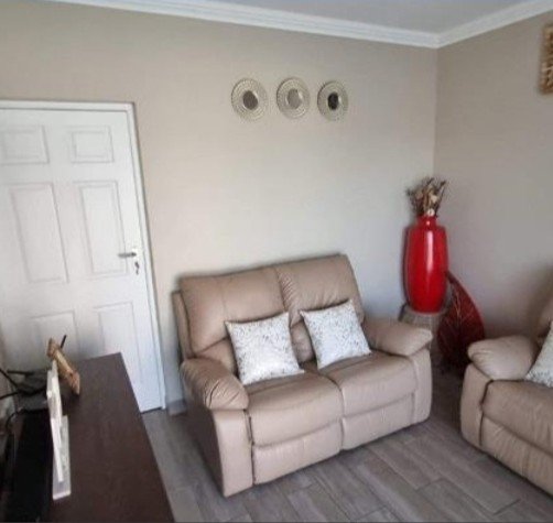 To Let 3 Bedroom Property for Rent in Wavecrest Eastern Cape